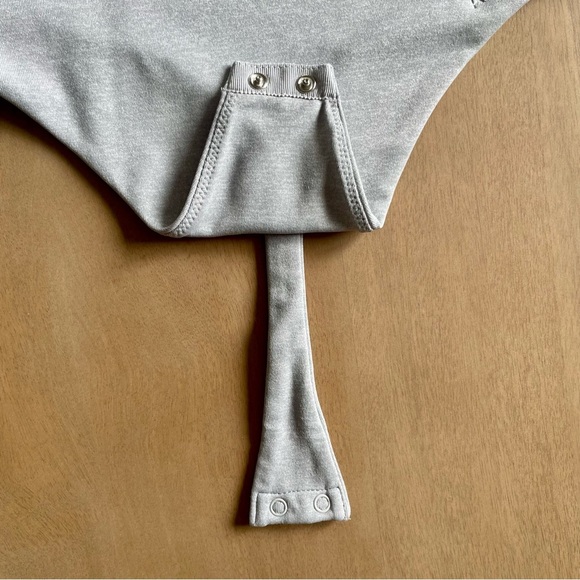NWOT Aritzia Contour Gray V-Neck Long Sleeve Bodysuit - Picture 4 of 9